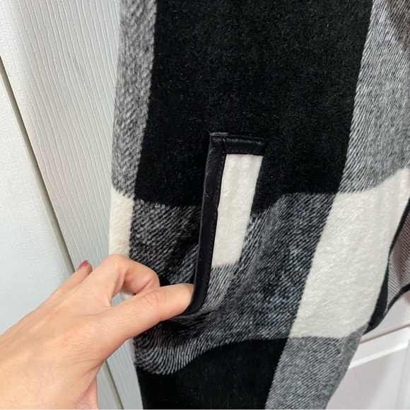 SHEIN Women’s Plaid / Checkered Soft Vest Jacket - black & white, size M - Picture 3 of 5